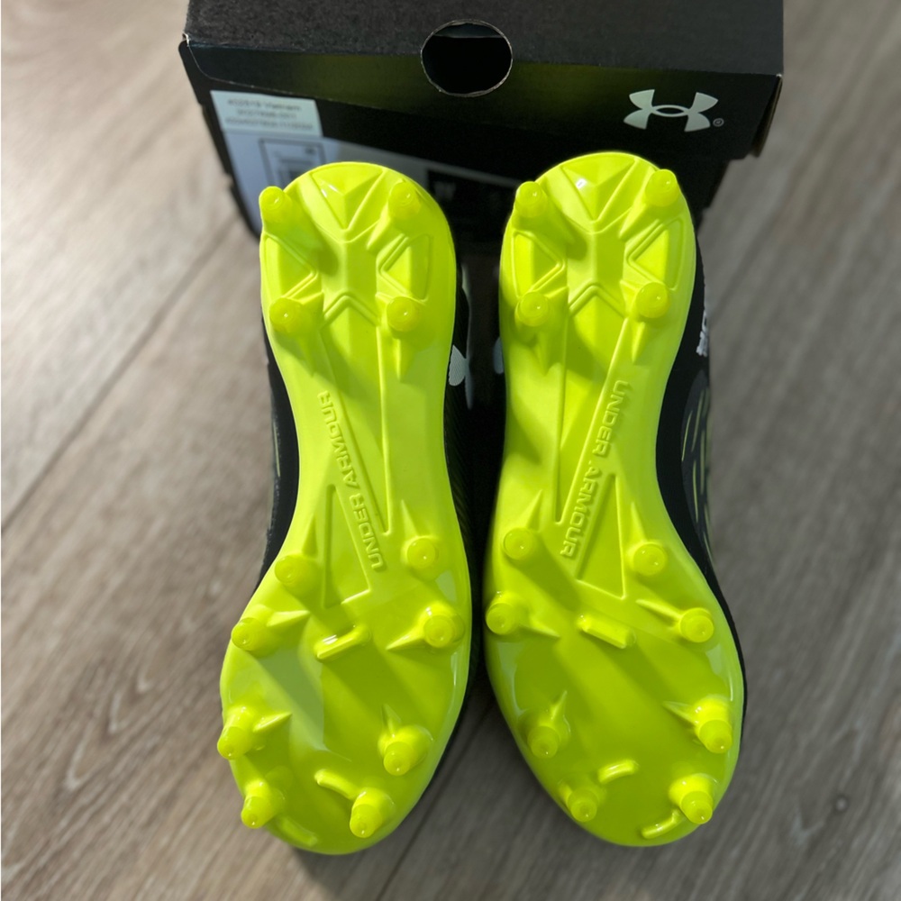 Under armour kids soccer cleats - Picture 5 of 5